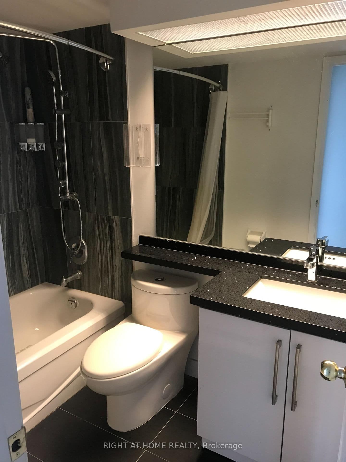 40 Scollard Street, Unit 1601 thumbnail 29
