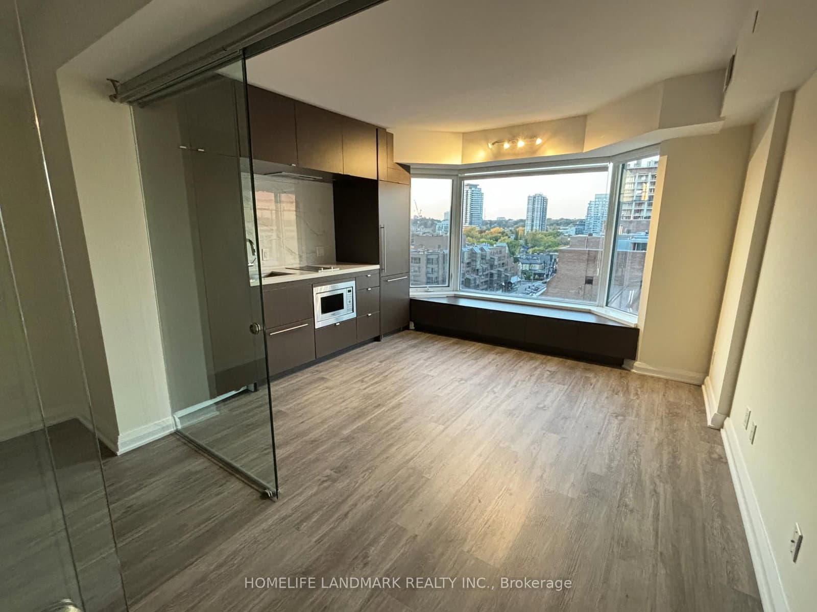 155 Yorkville Avenue, Unit 901 thumbnail 3