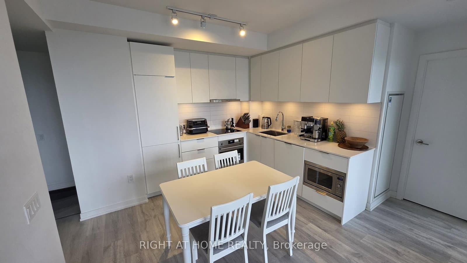 8 Olympic Garden Drive, Unit 2304 thumbnail 9