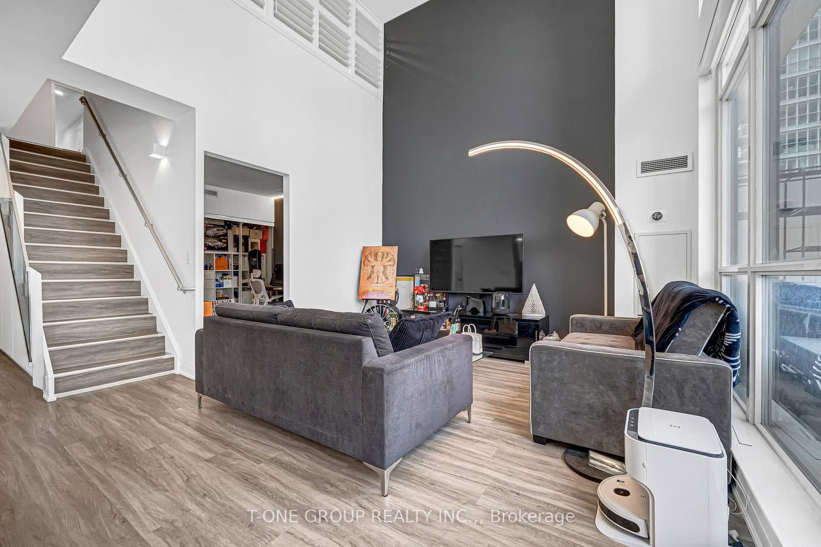 8 Telegram Mews, Unit 829 thumbnail 6