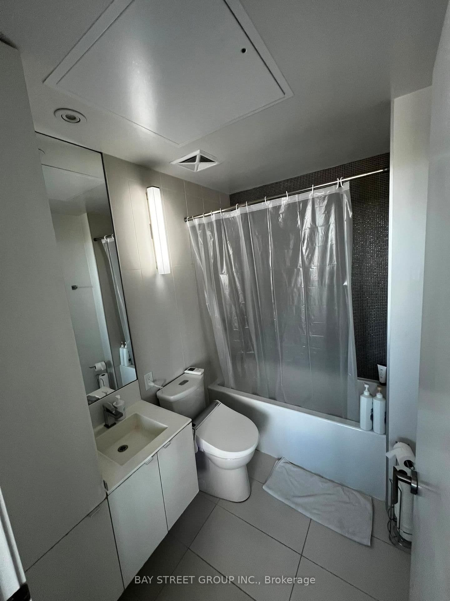 125 Peter Street, Unit 1202 thumbnail 10