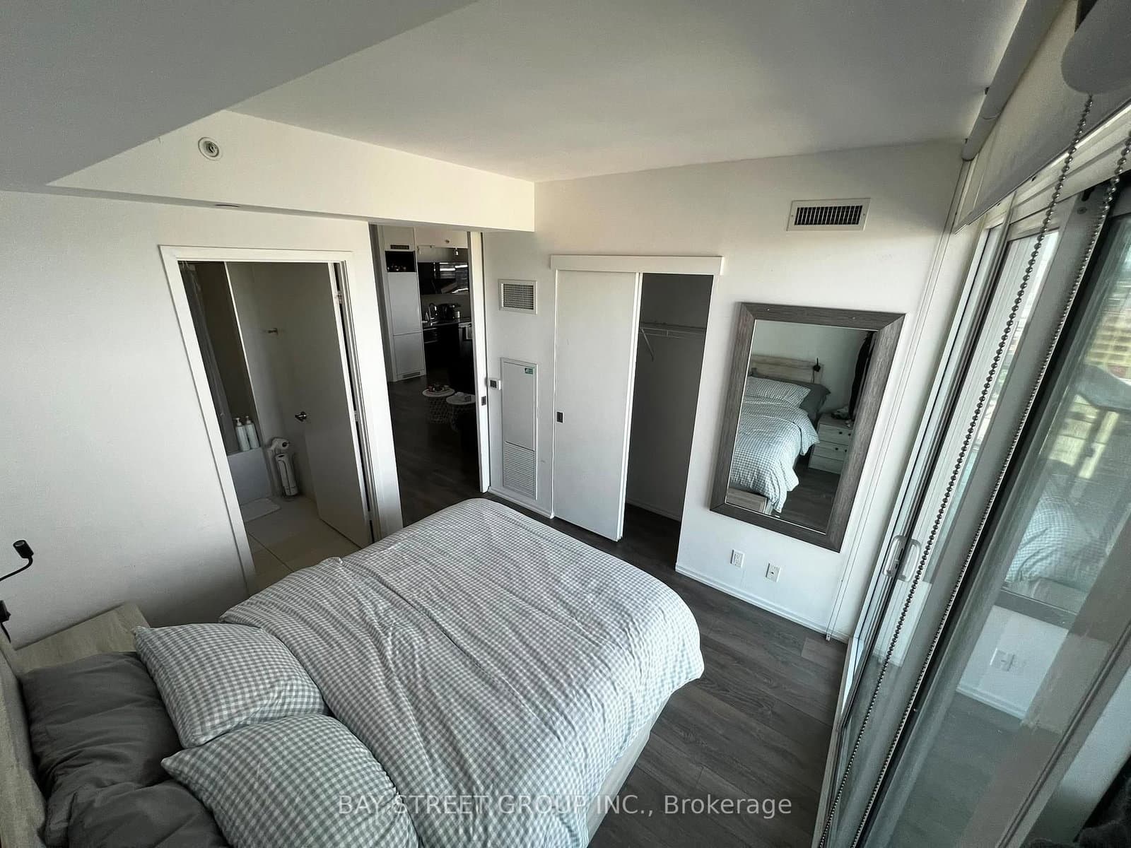 125 Peter Street, Unit 1202 thumbnail 8