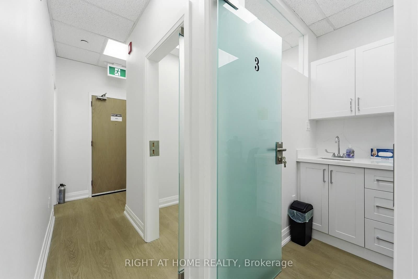 235 St Clair Avenue W, Unit 109 thumbnail 11