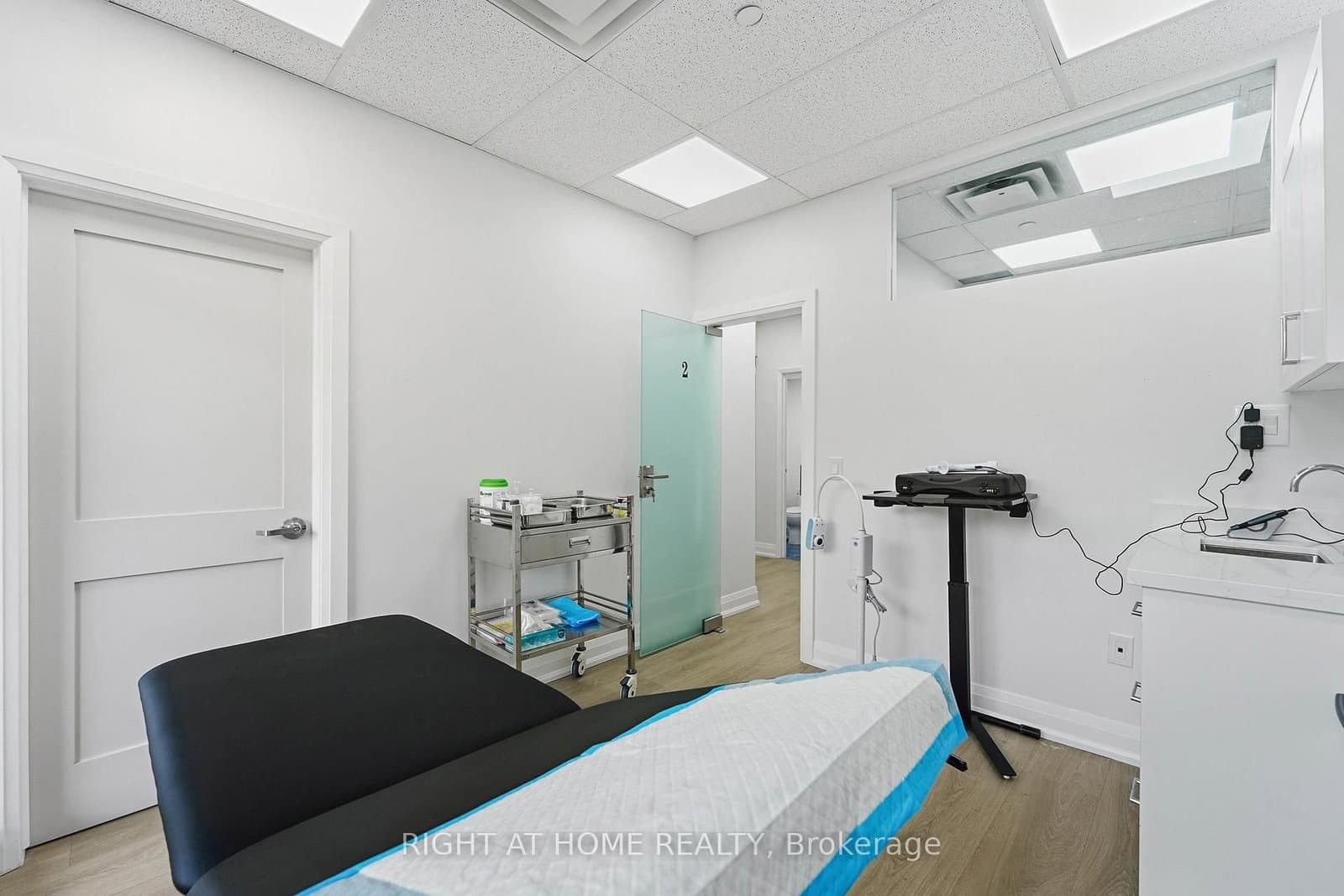 235 St Clair Avenue W, Unit 109 thumbnail 12