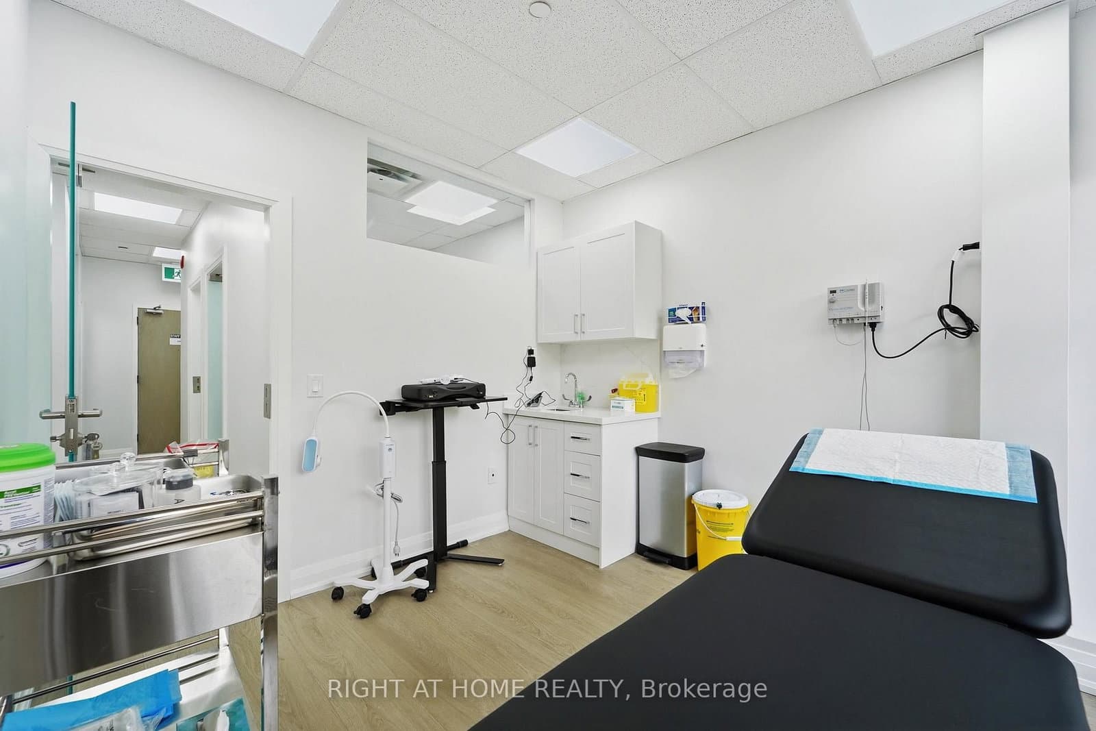 235 St Clair Avenue W, Unit 109 thumbnail 13