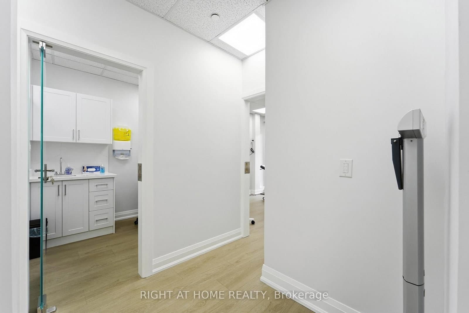 235 St Clair Avenue W, Unit 109 thumbnail 14