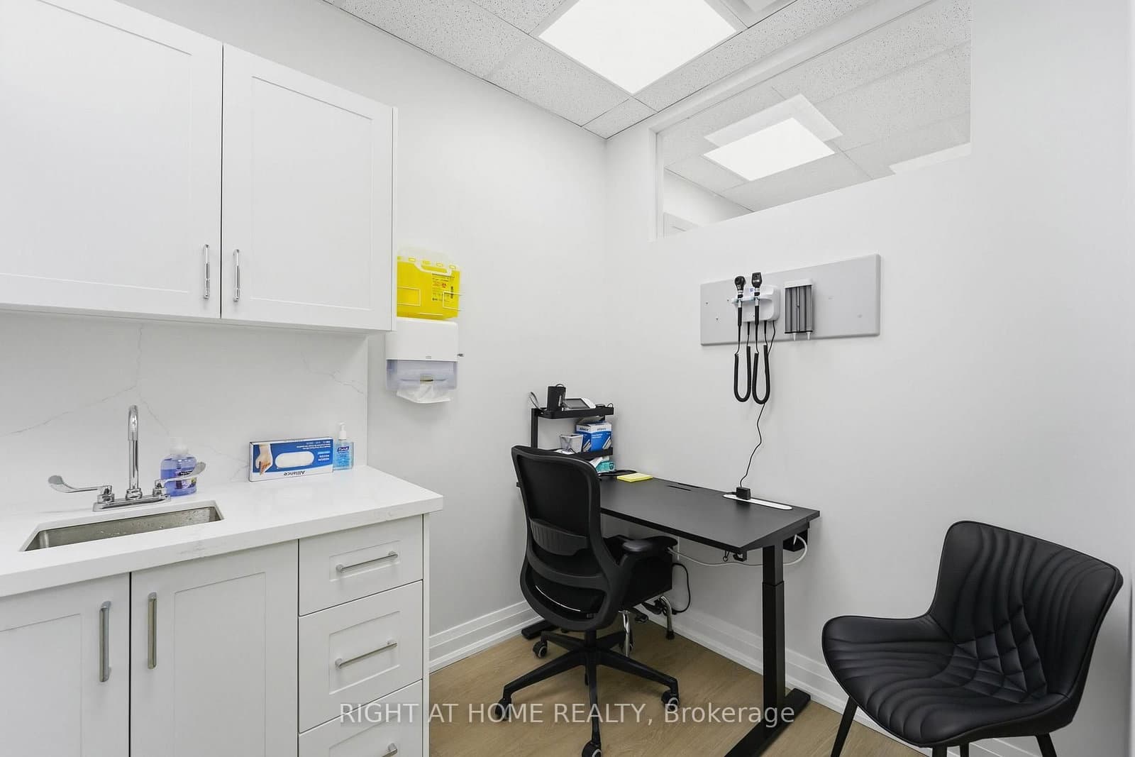 235 St Clair Avenue W, Unit 109 thumbnail 15