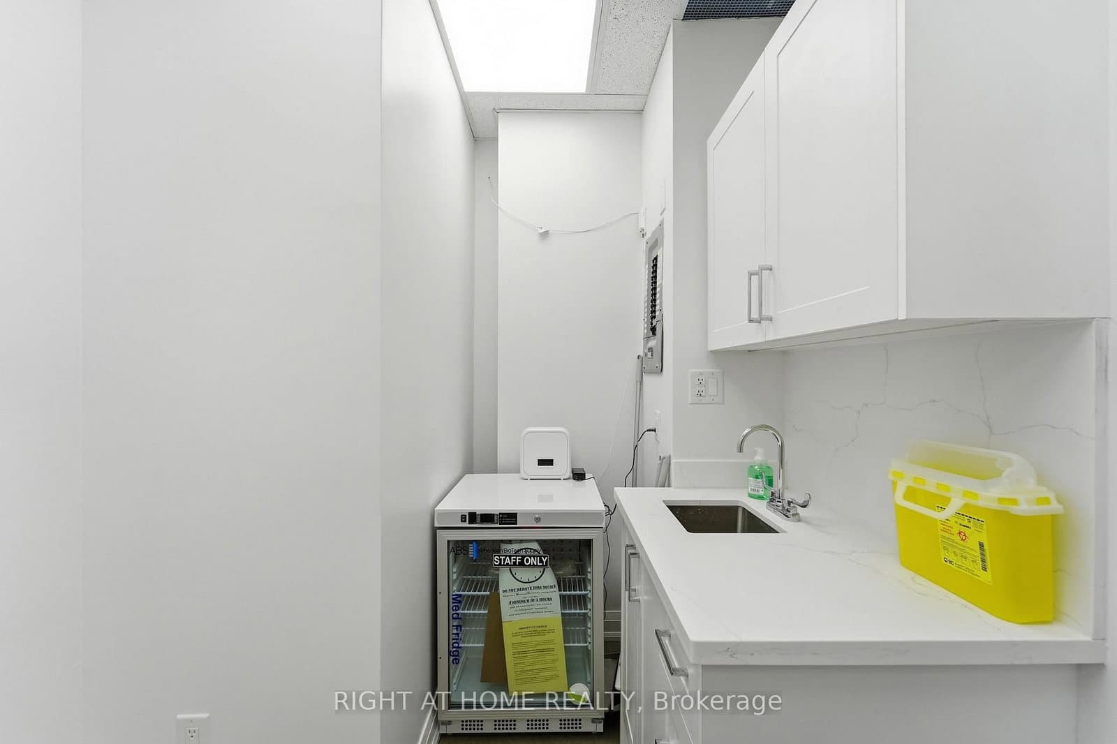 235 St Clair Avenue W, Unit 109 thumbnail 17