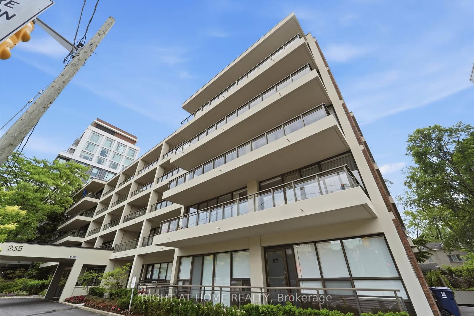 235 St Clair Avenue W, Unit 109 thumbnail 2