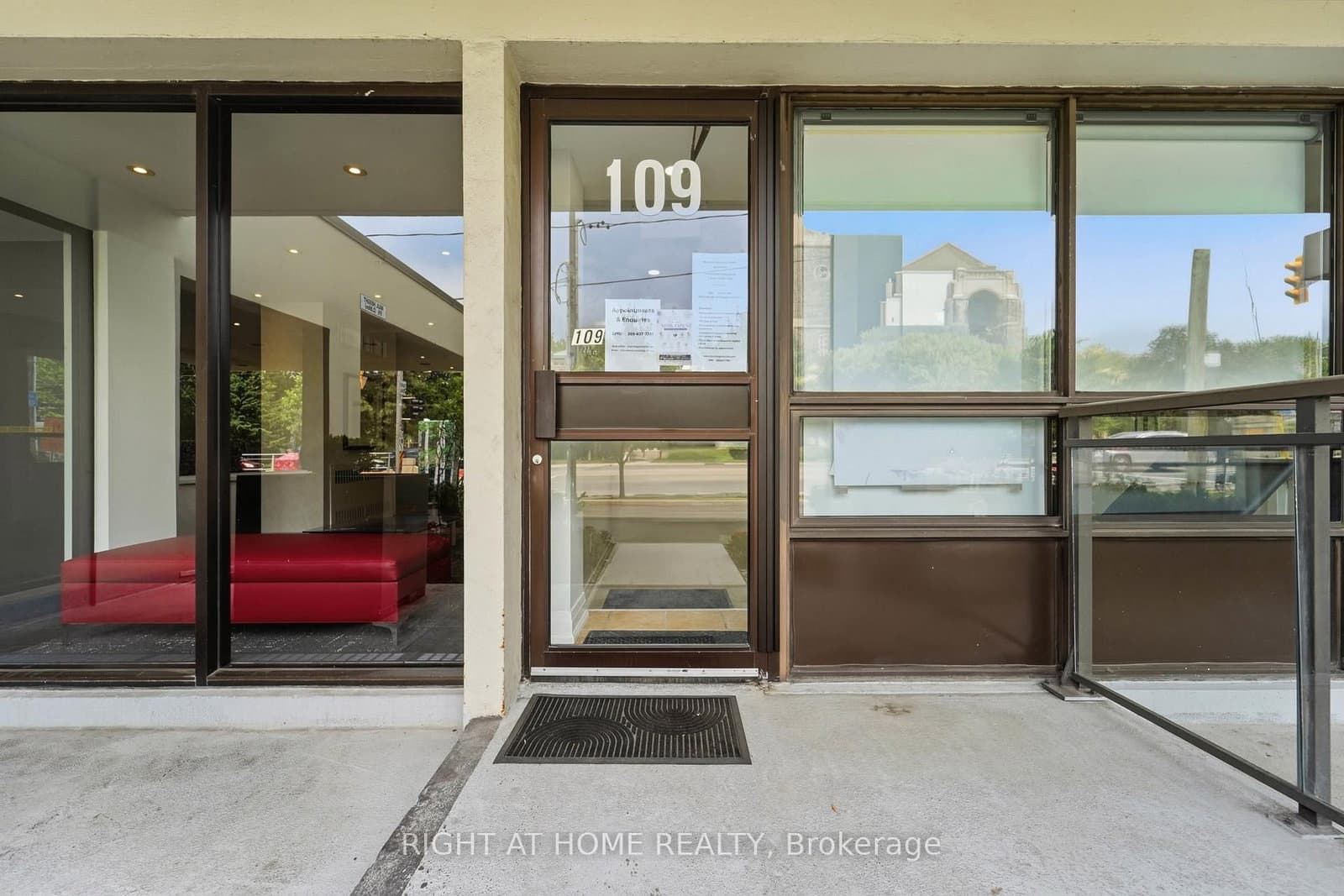 235 St Clair Avenue W, Unit 109 thumbnail 4