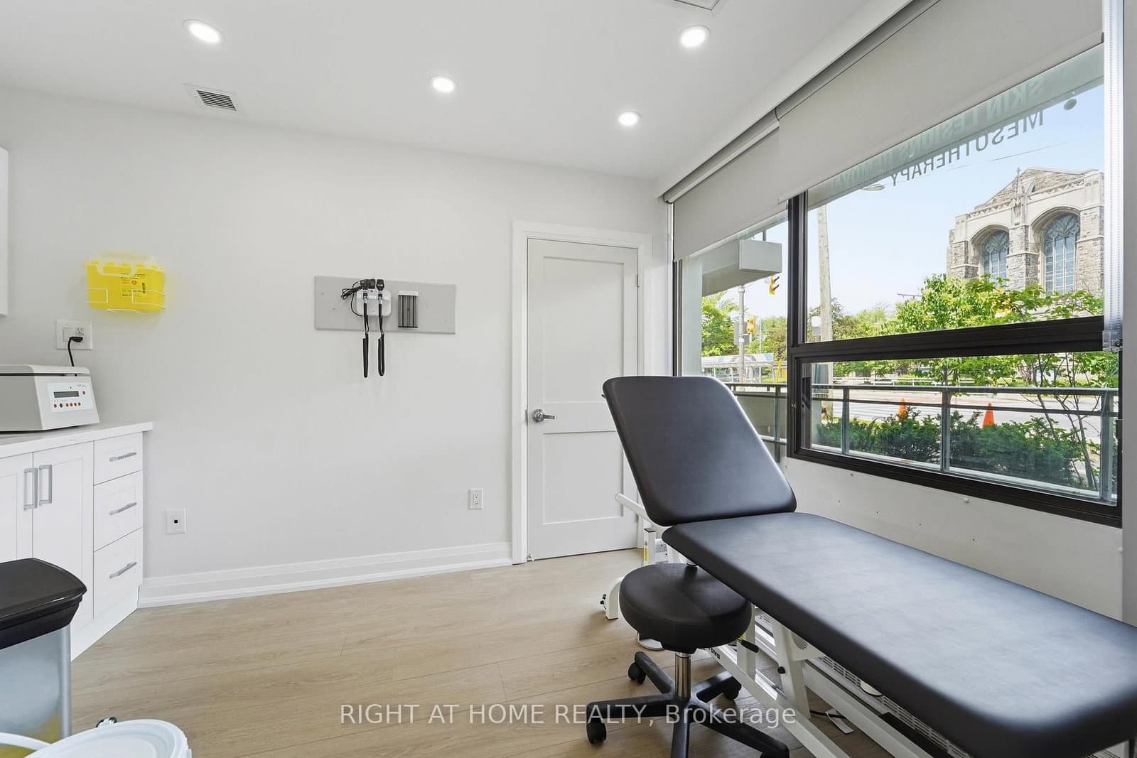 235 St Clair Avenue W, Unit 109 thumbnail 8