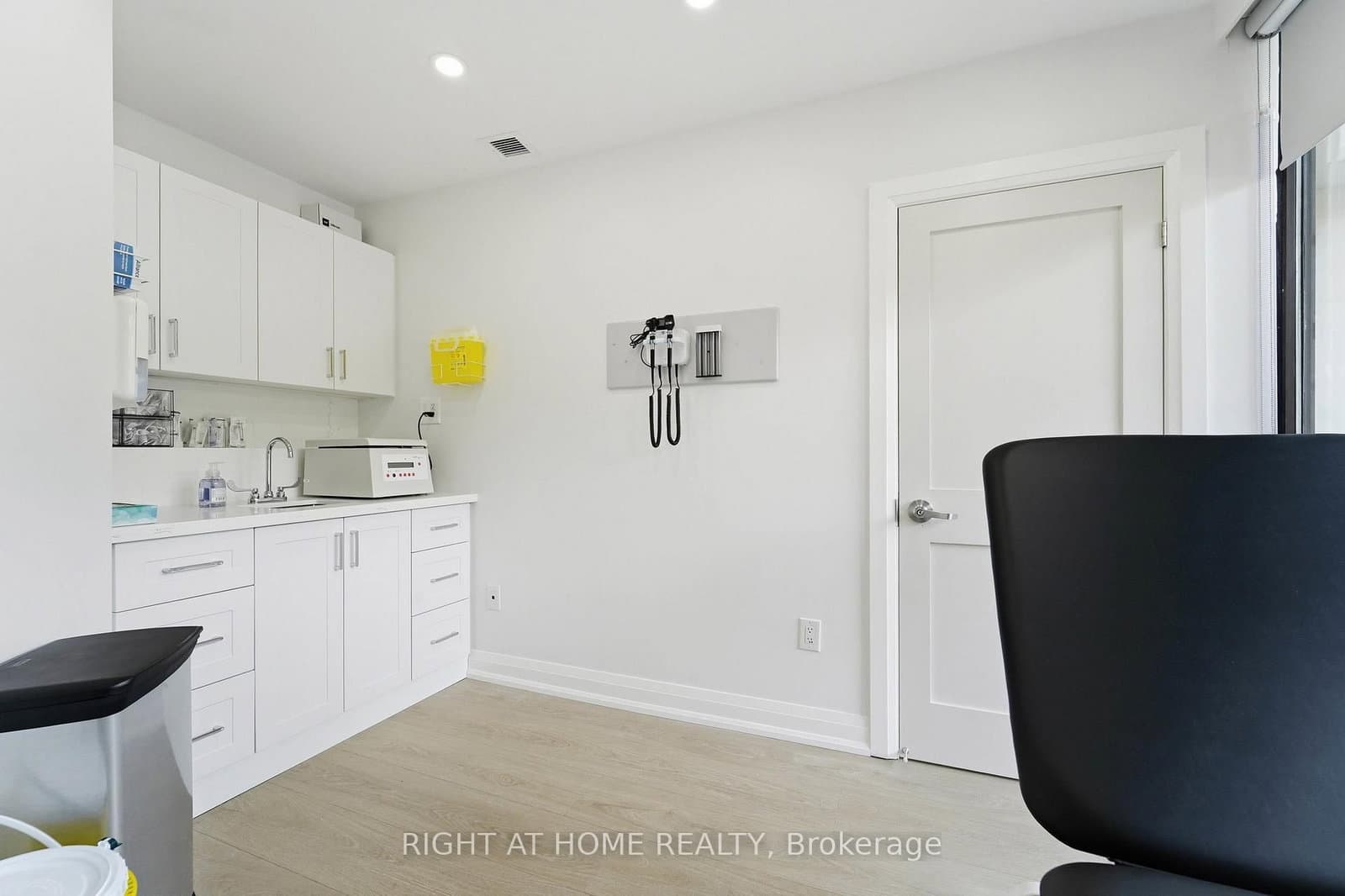 235 St Clair Avenue W, Unit 109 thumbnail 9