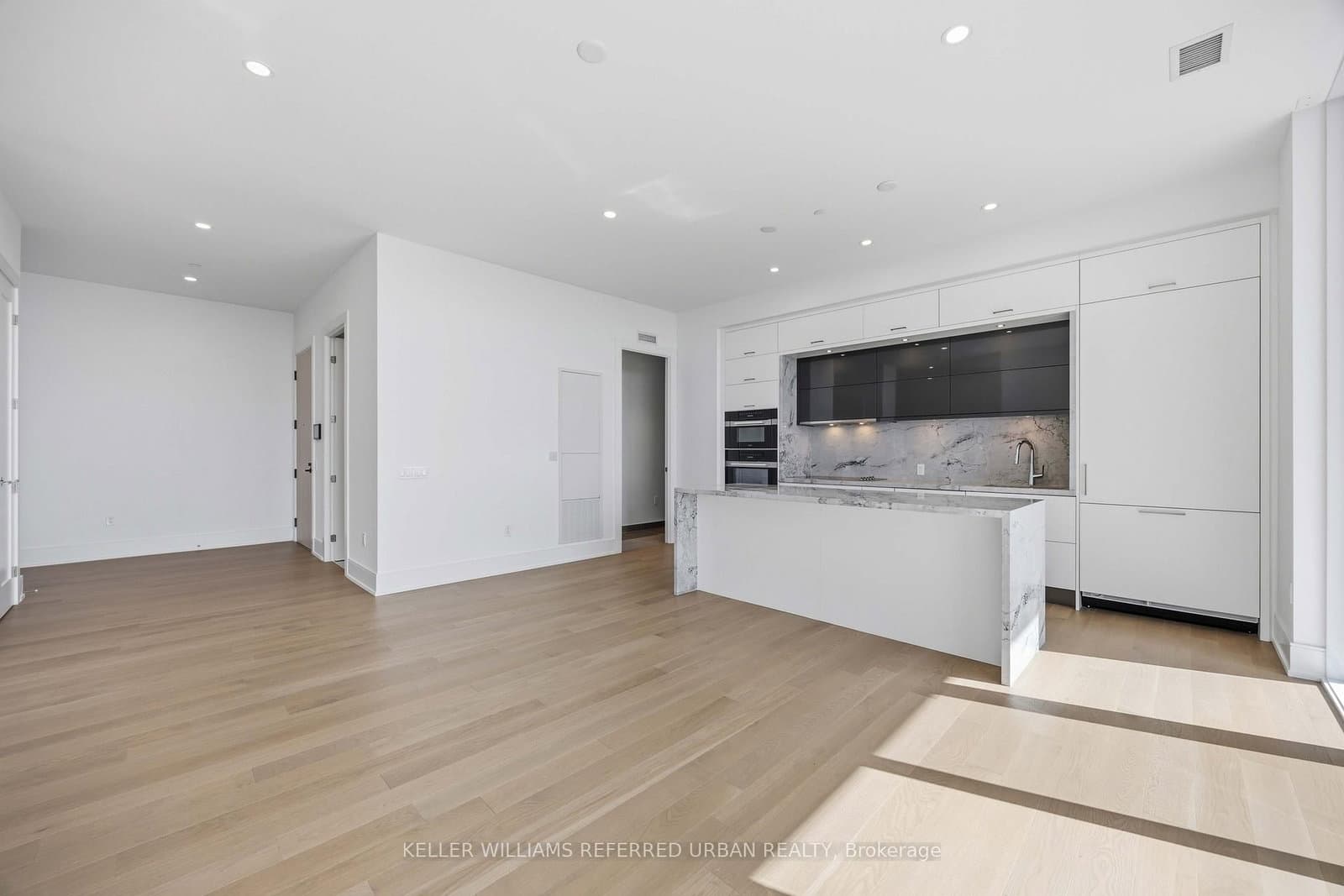 10 Inn On The Park Drive, Unit PH3 thumbnail 11