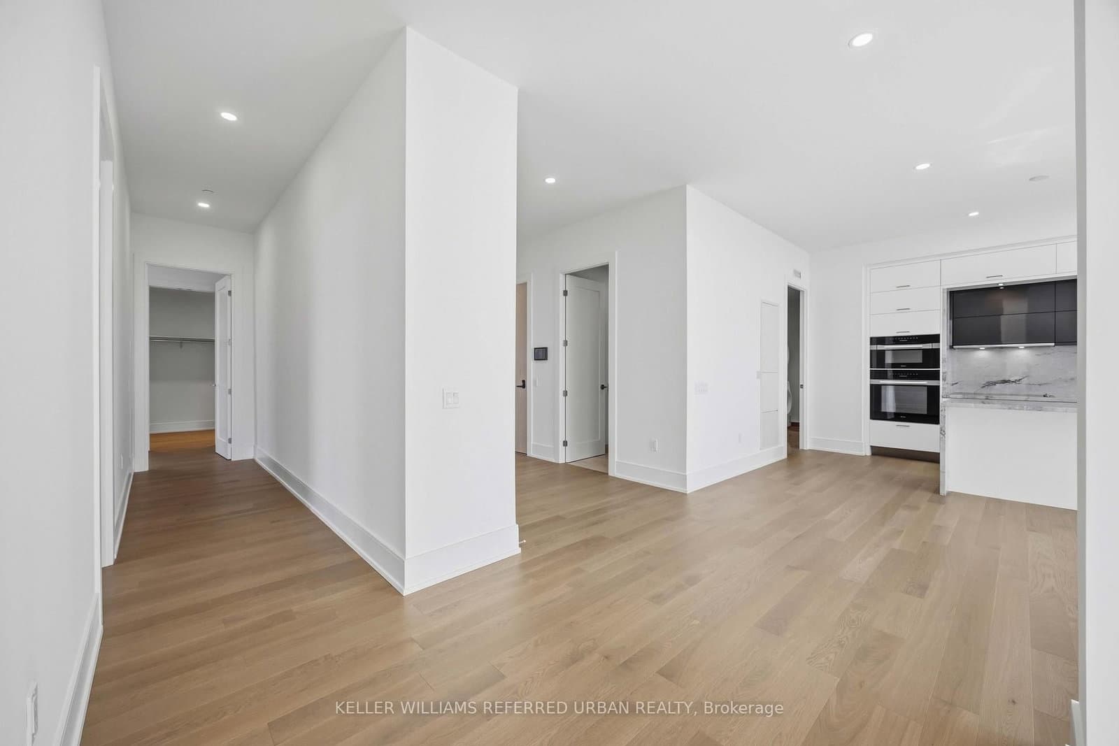 10 Inn On The Park Drive, Unit PH3 thumbnail 12
