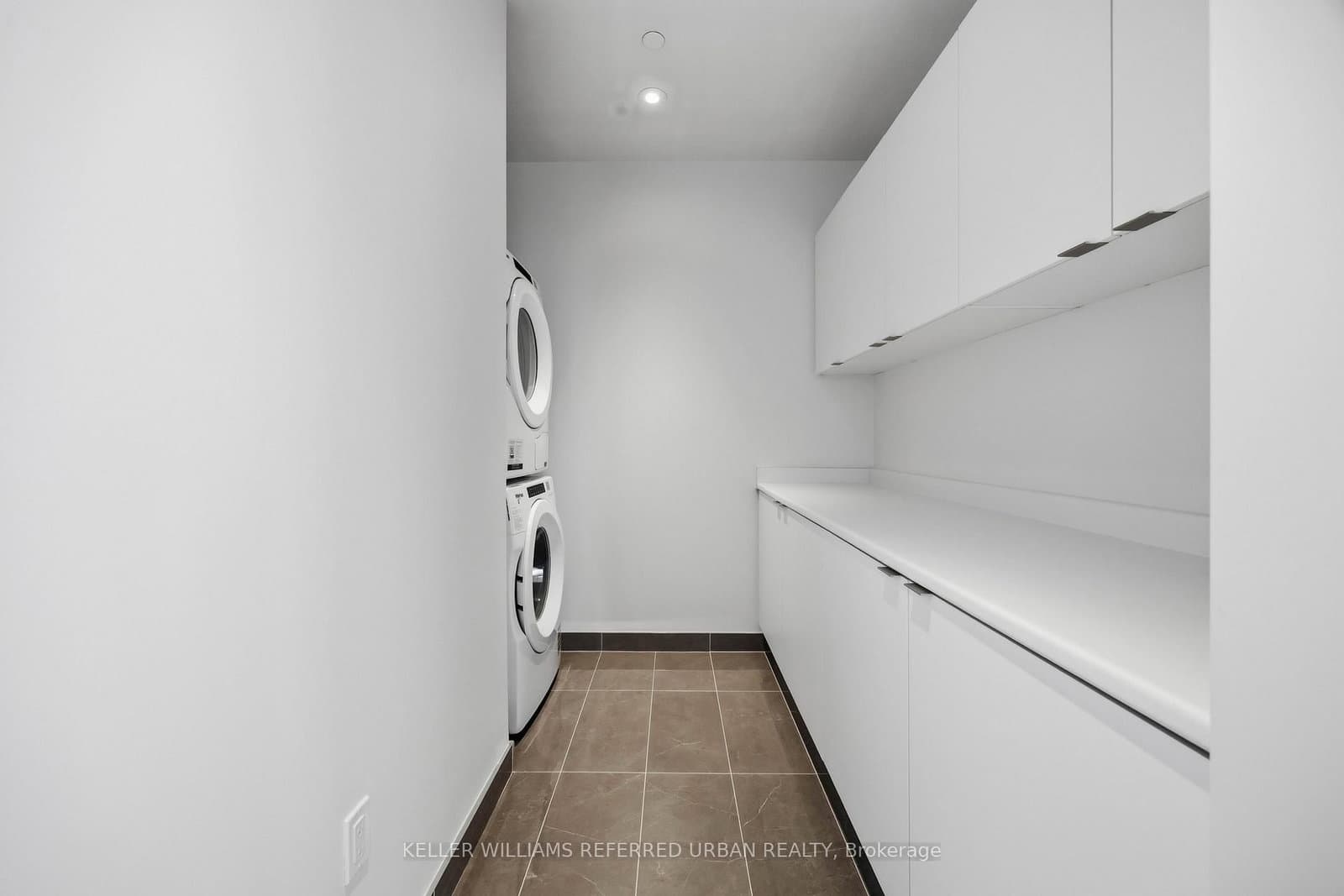 10 Inn On The Park Drive, Unit PH3 thumbnail 14