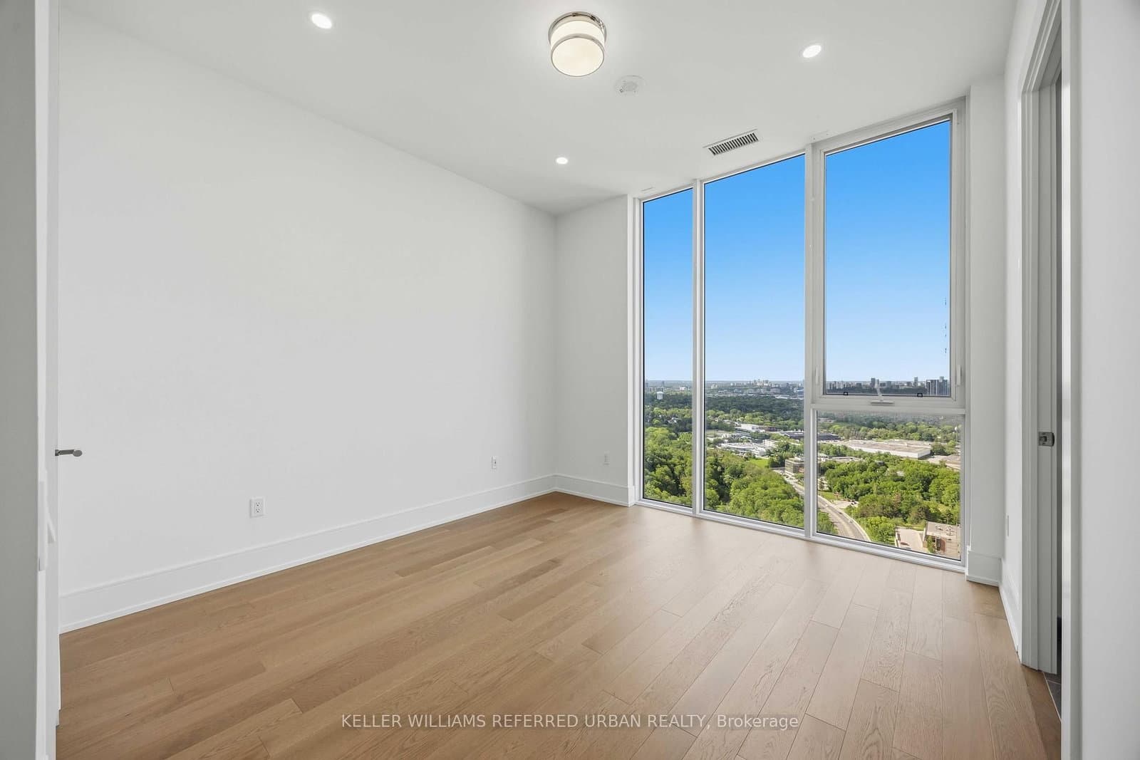 10 Inn On The Park Drive, Unit PH3 thumbnail 15