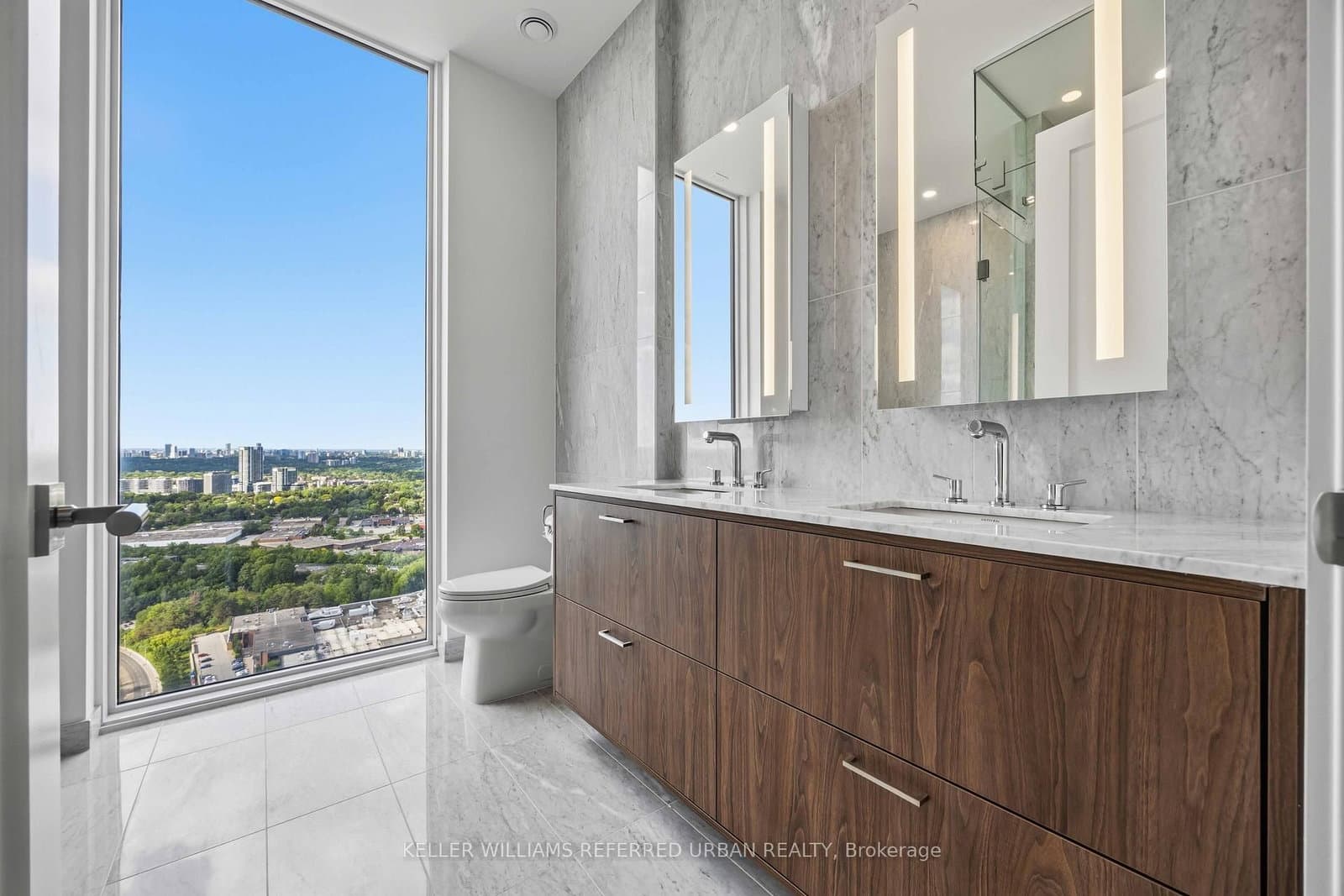 10 Inn On The Park Drive, Unit PH3 thumbnail 19