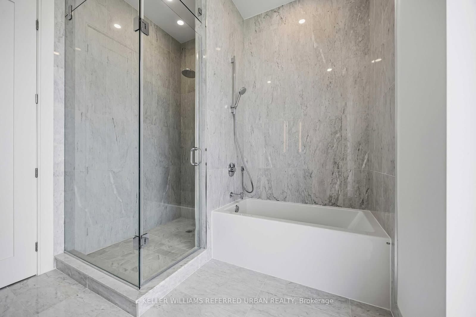 10 Inn On The Park Drive, Unit PH3 thumbnail 20