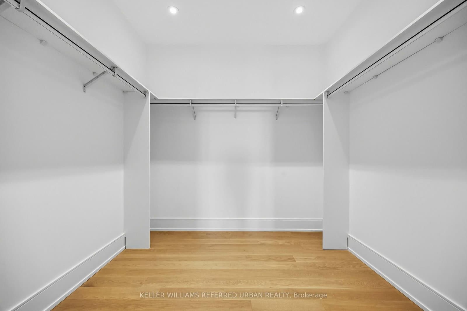10 Inn On The Park Drive, Unit PH3 thumbnail 21