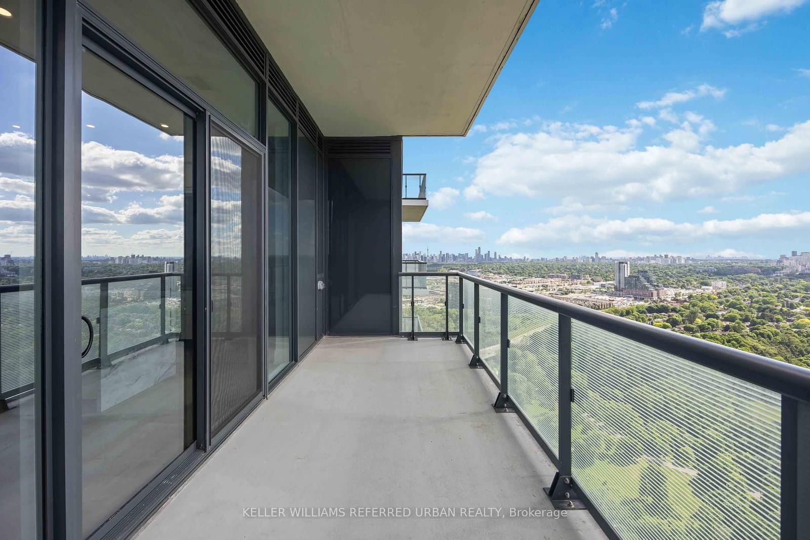 10 Inn On The Park Drive, Unit PH3 thumbnail 25