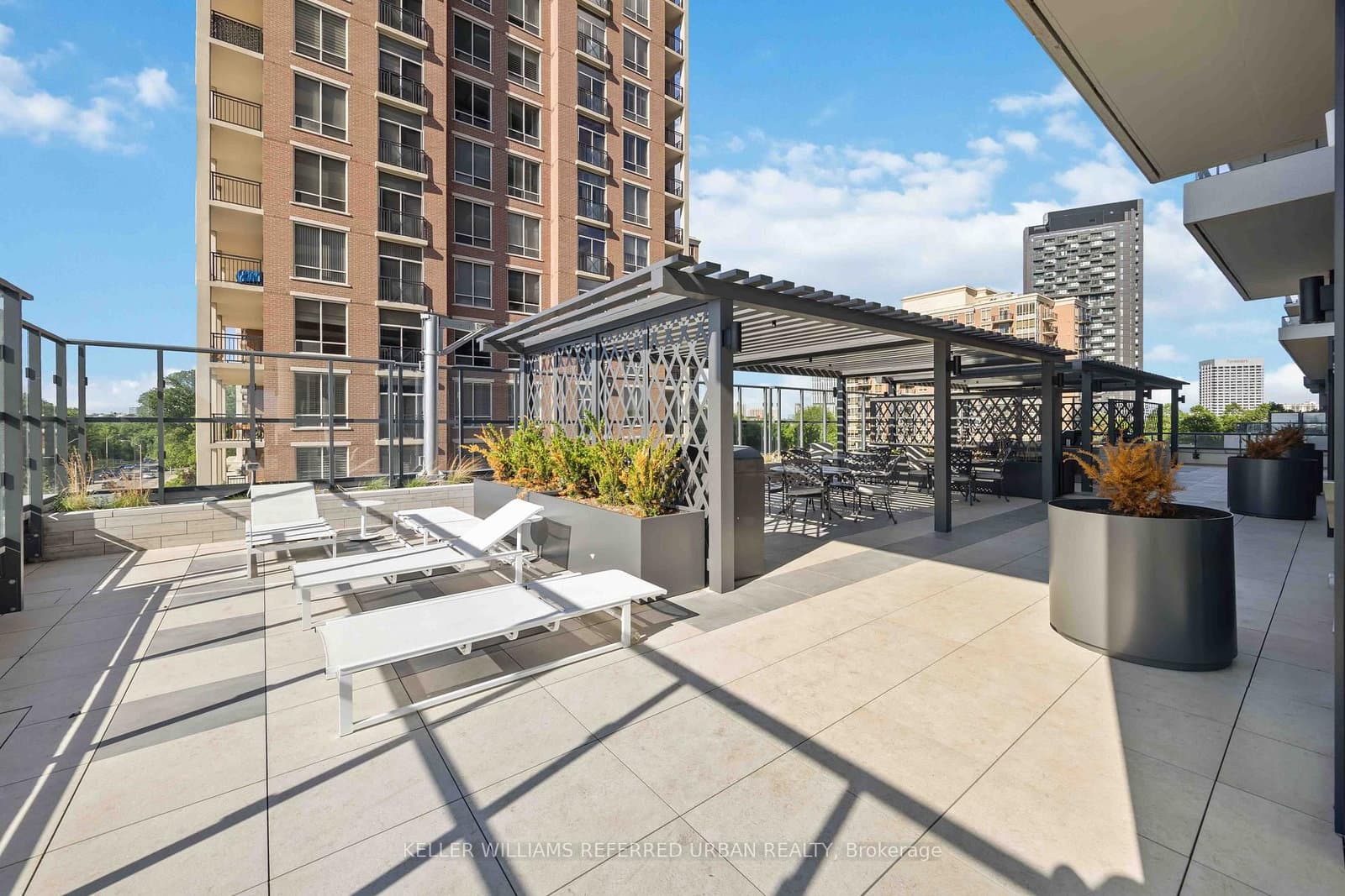 10 Inn On The Park Drive, Unit PH3 thumbnail 27