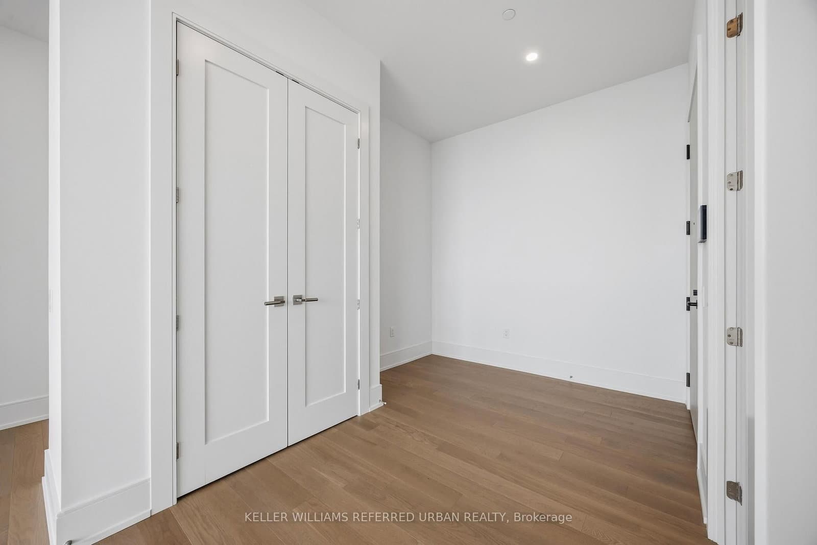 10 Inn On The Park Drive, Unit PH3 thumbnail 5