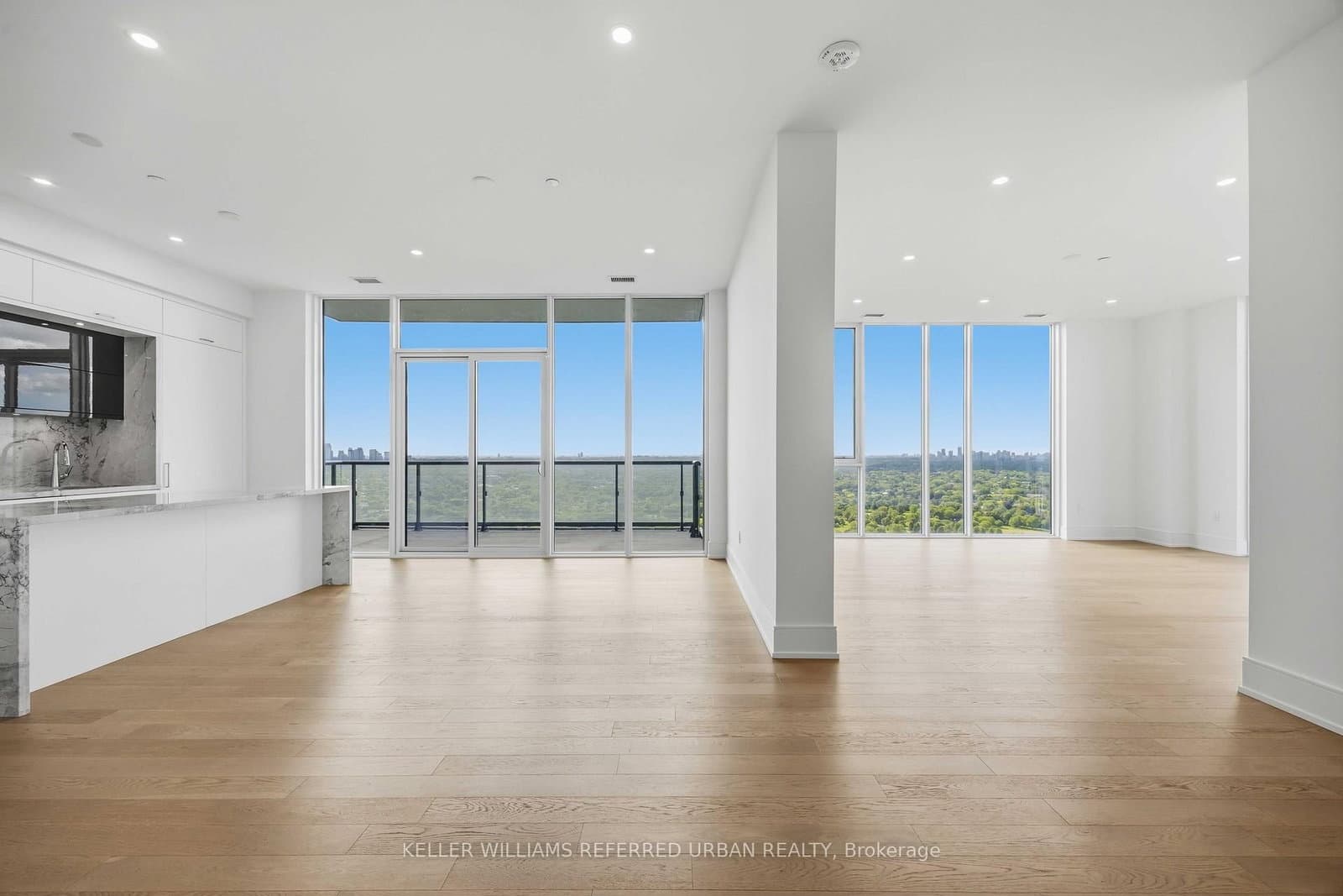 10 Inn On The Park Drive, Unit PH3 thumbnail 6