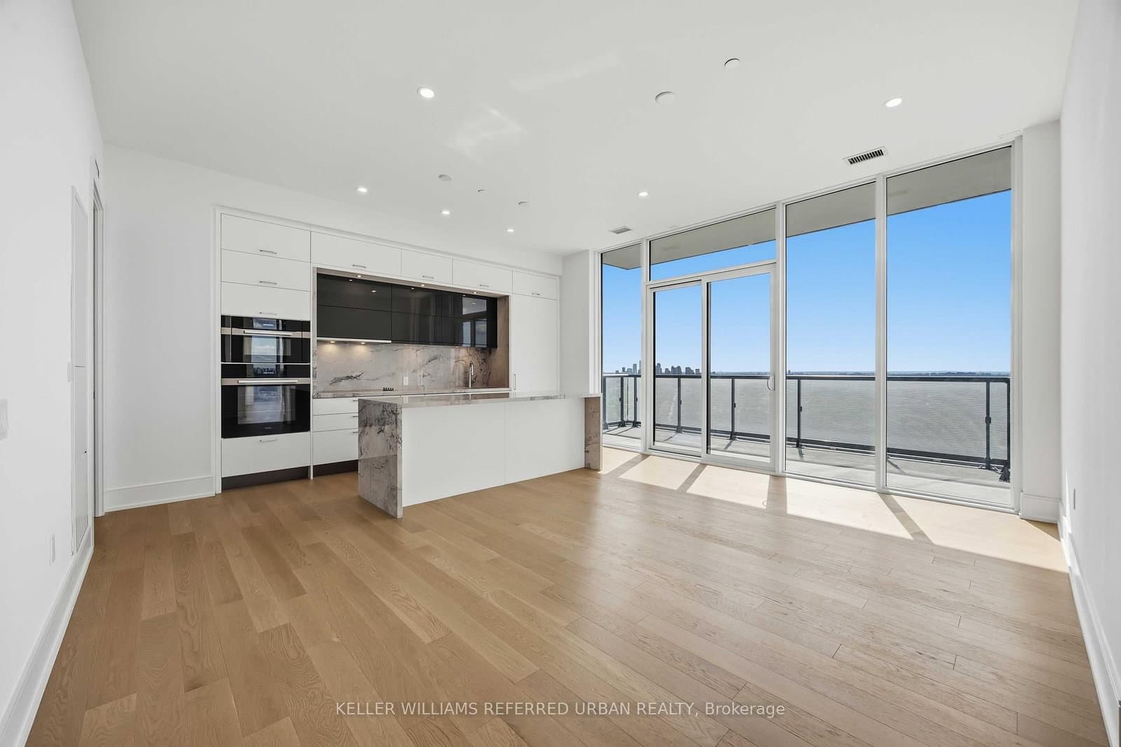 10 Inn On The Park Drive, Unit PH3 thumbnail 7