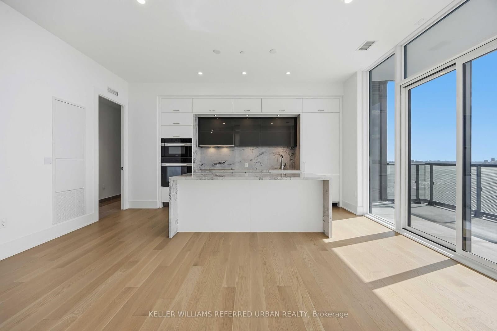 10 Inn On The Park Drive, Unit PH3 thumbnail 8