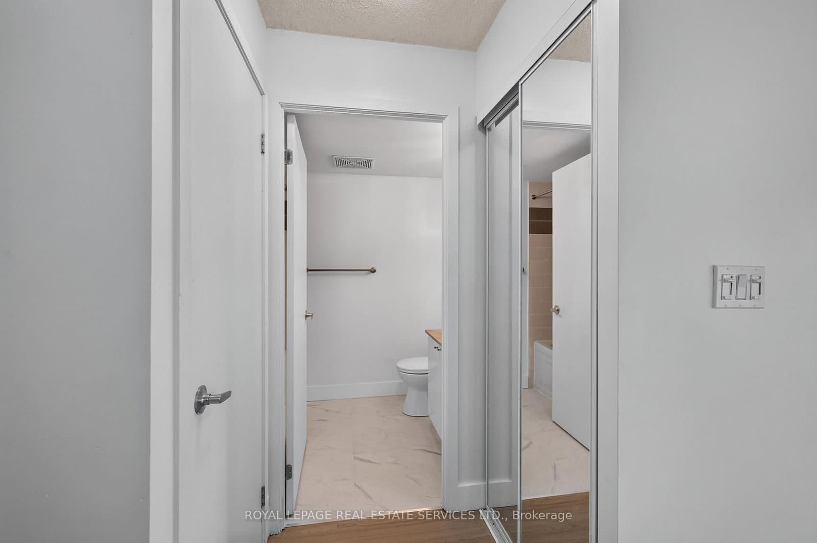 18 Harbour Street, Unit 1204 thumbnail 20