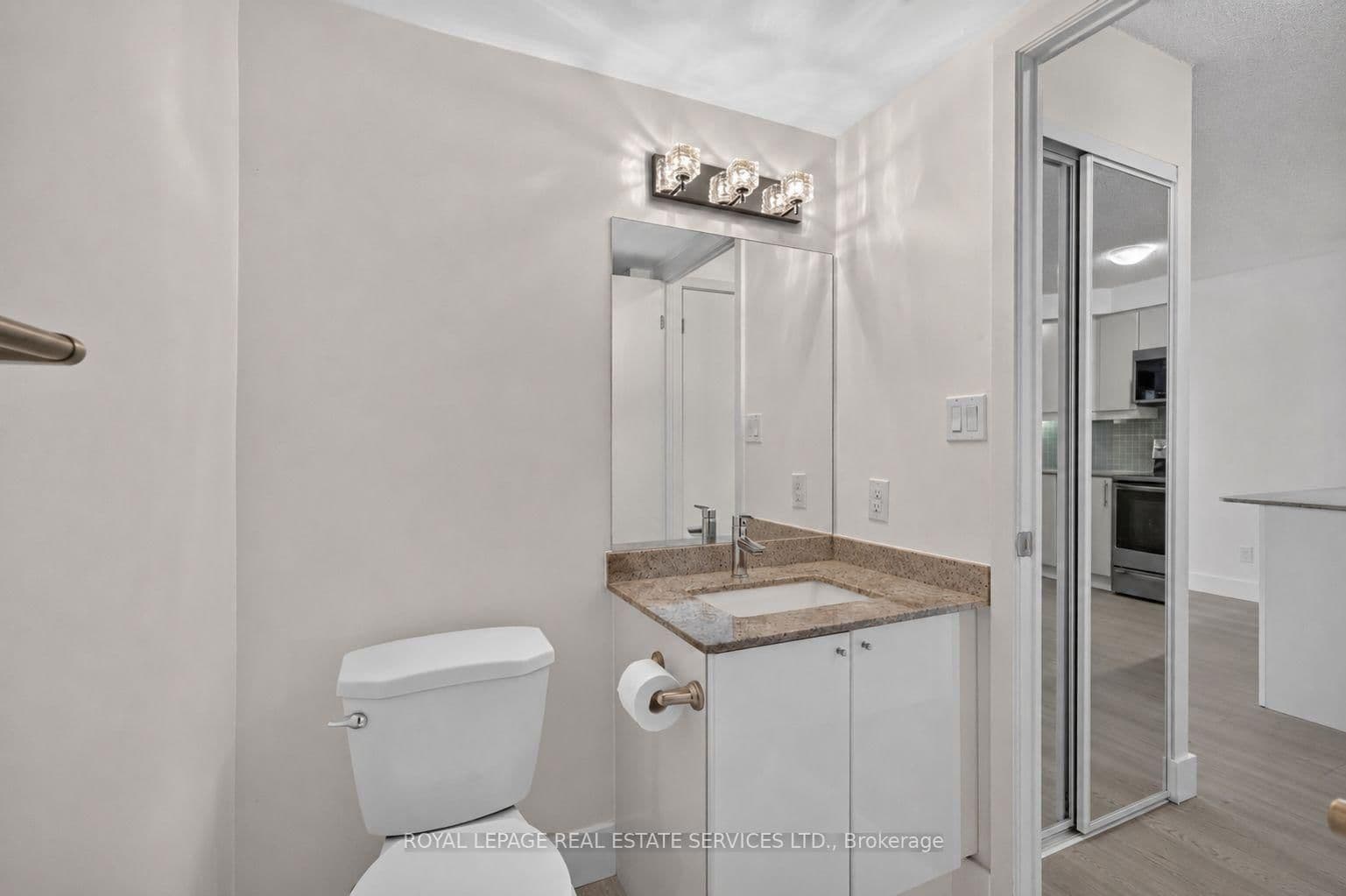 18 Harbour Street, Unit 1204 thumbnail 21