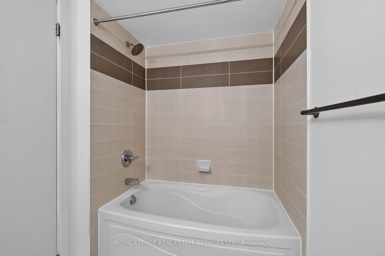 18 Harbour Street, Unit 1204 thumbnail 22