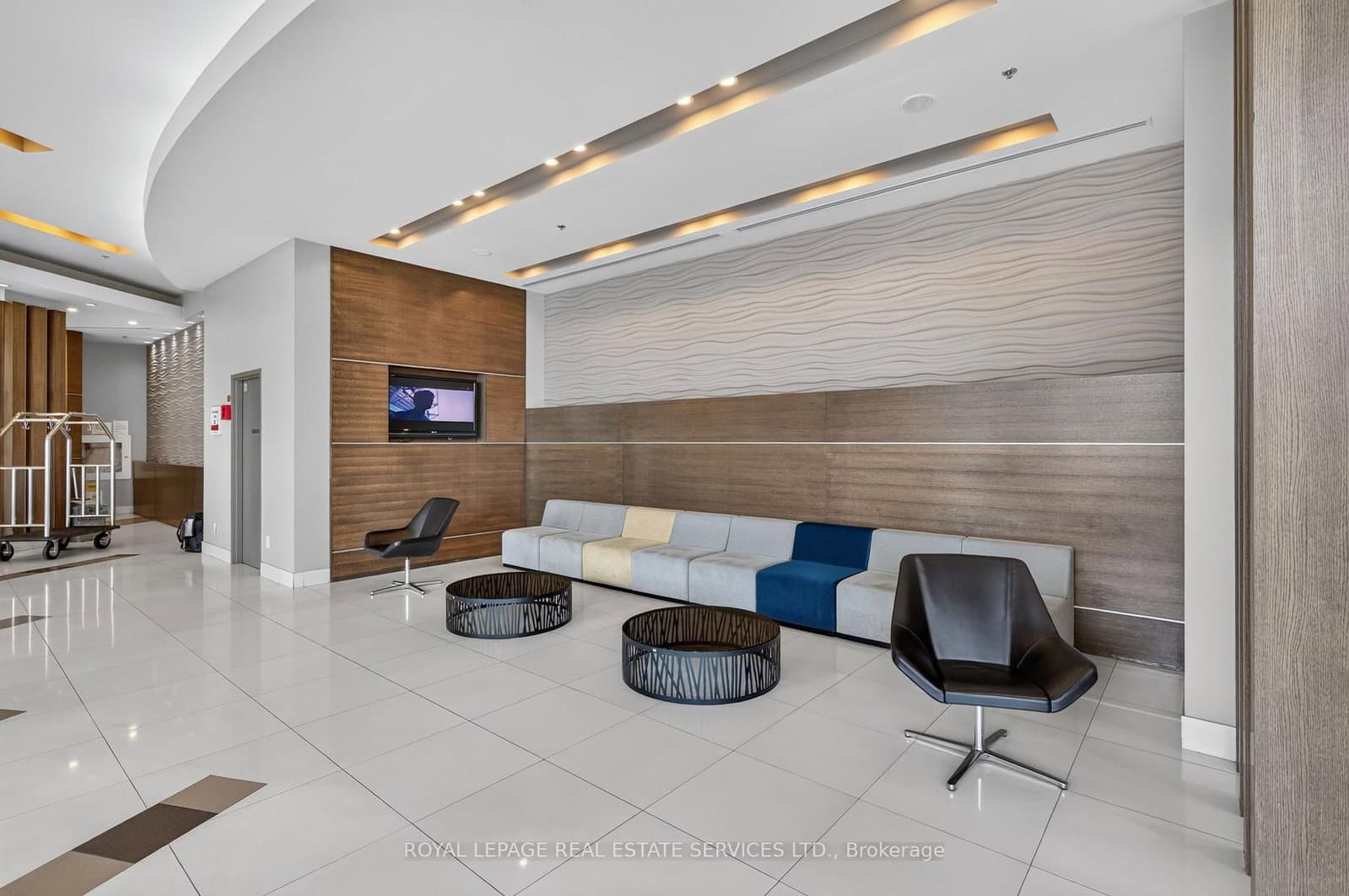 18 Harbour Street, Unit 1204 thumbnail 4