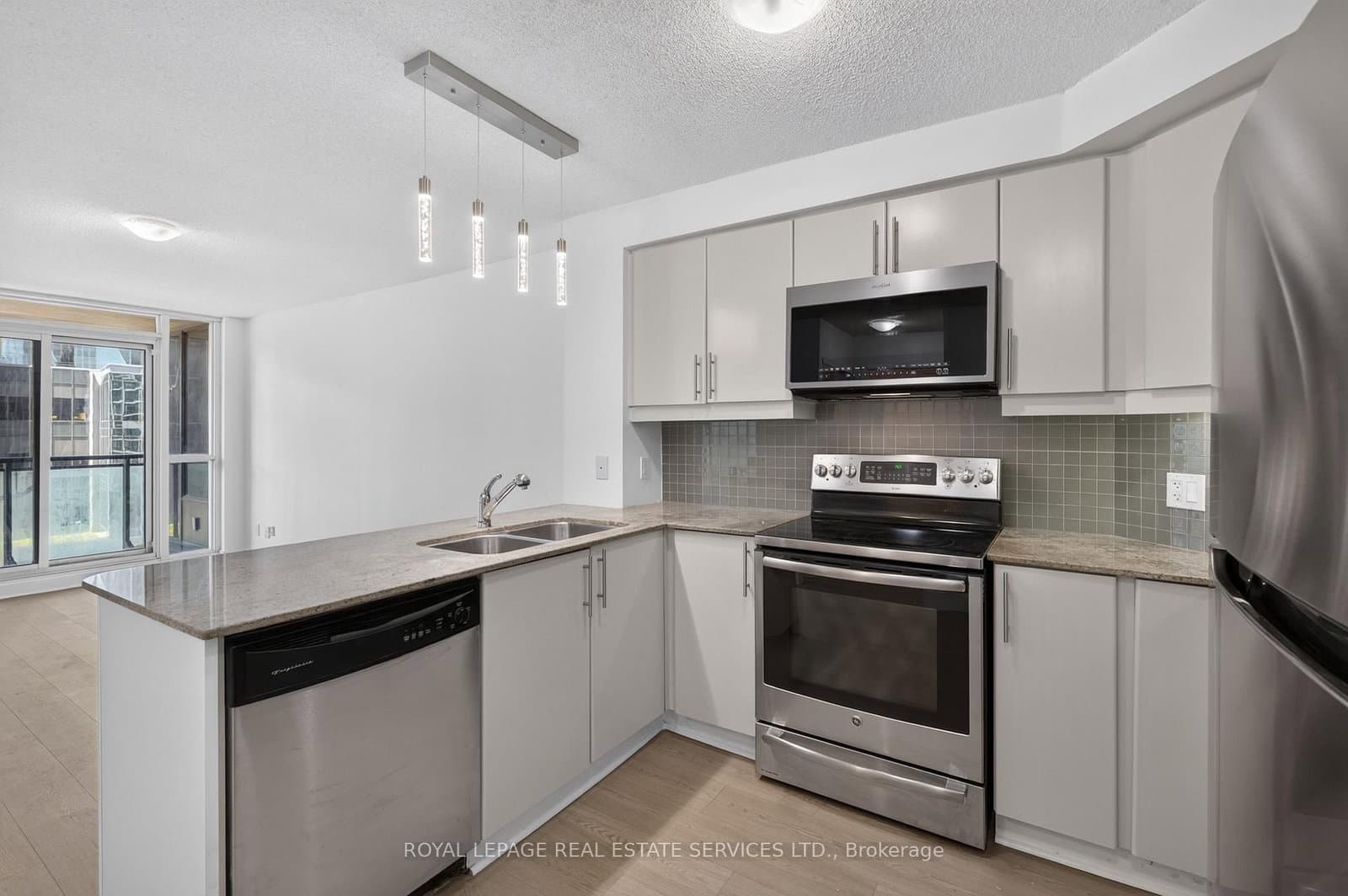 18 Harbour Street, Unit 1204 thumbnail 7