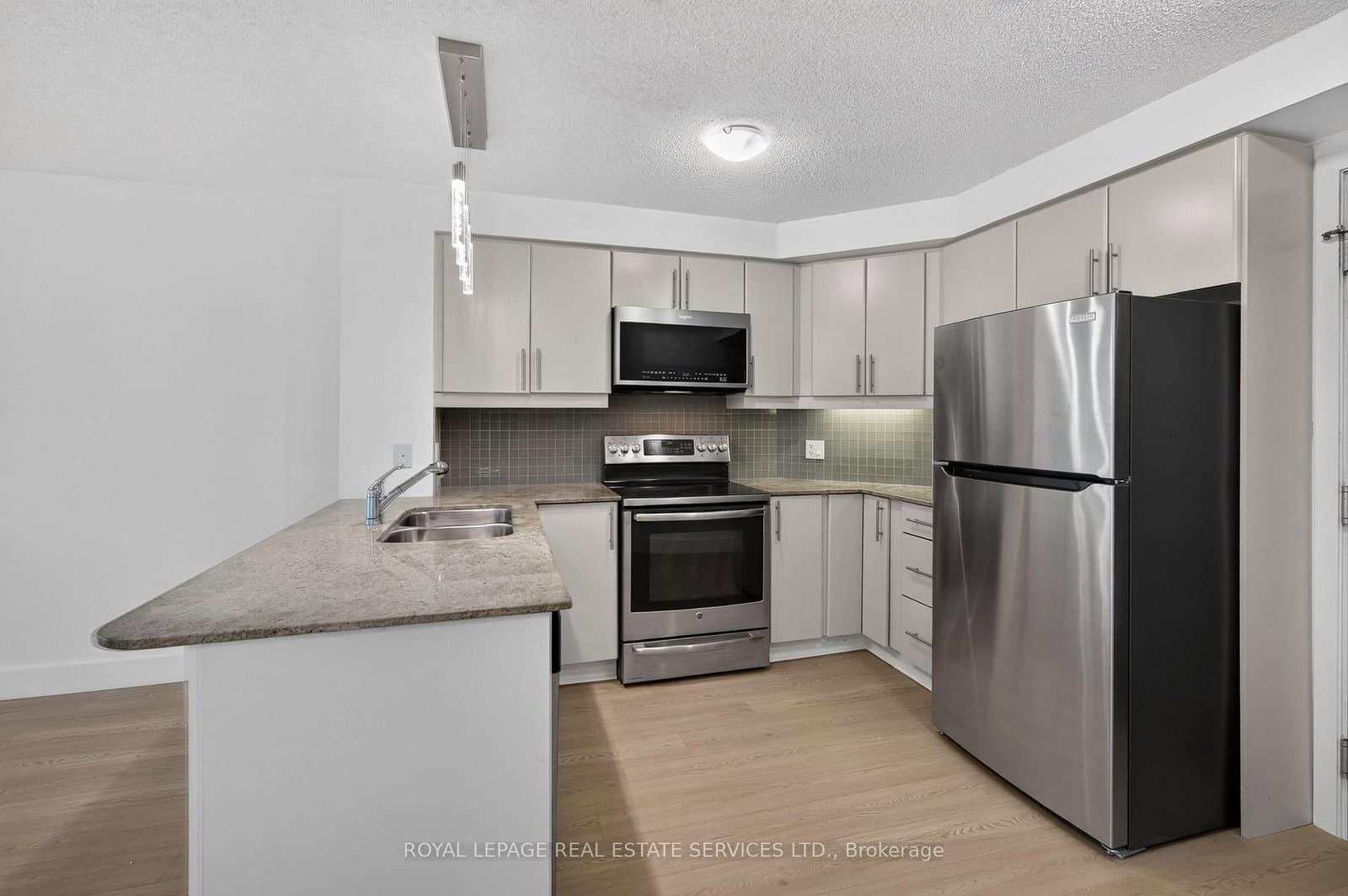 18 Harbour Street, Unit 1204 thumbnail 8
