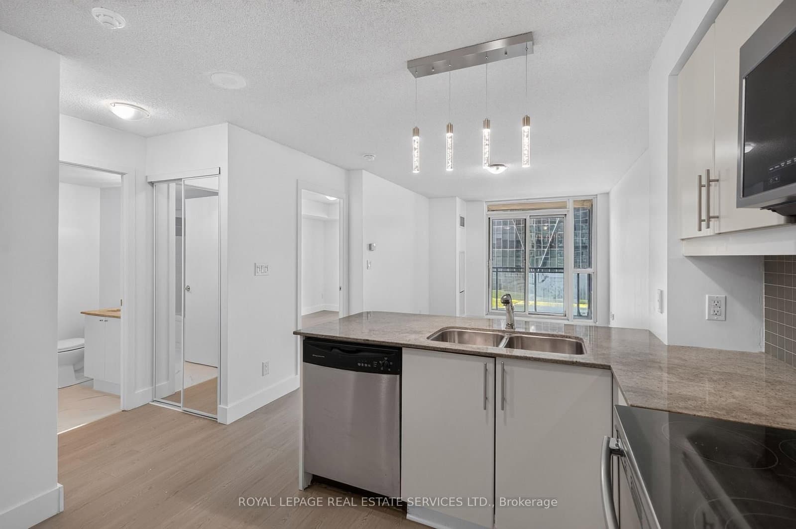 18 Harbour Street, Unit 1204 thumbnail 9