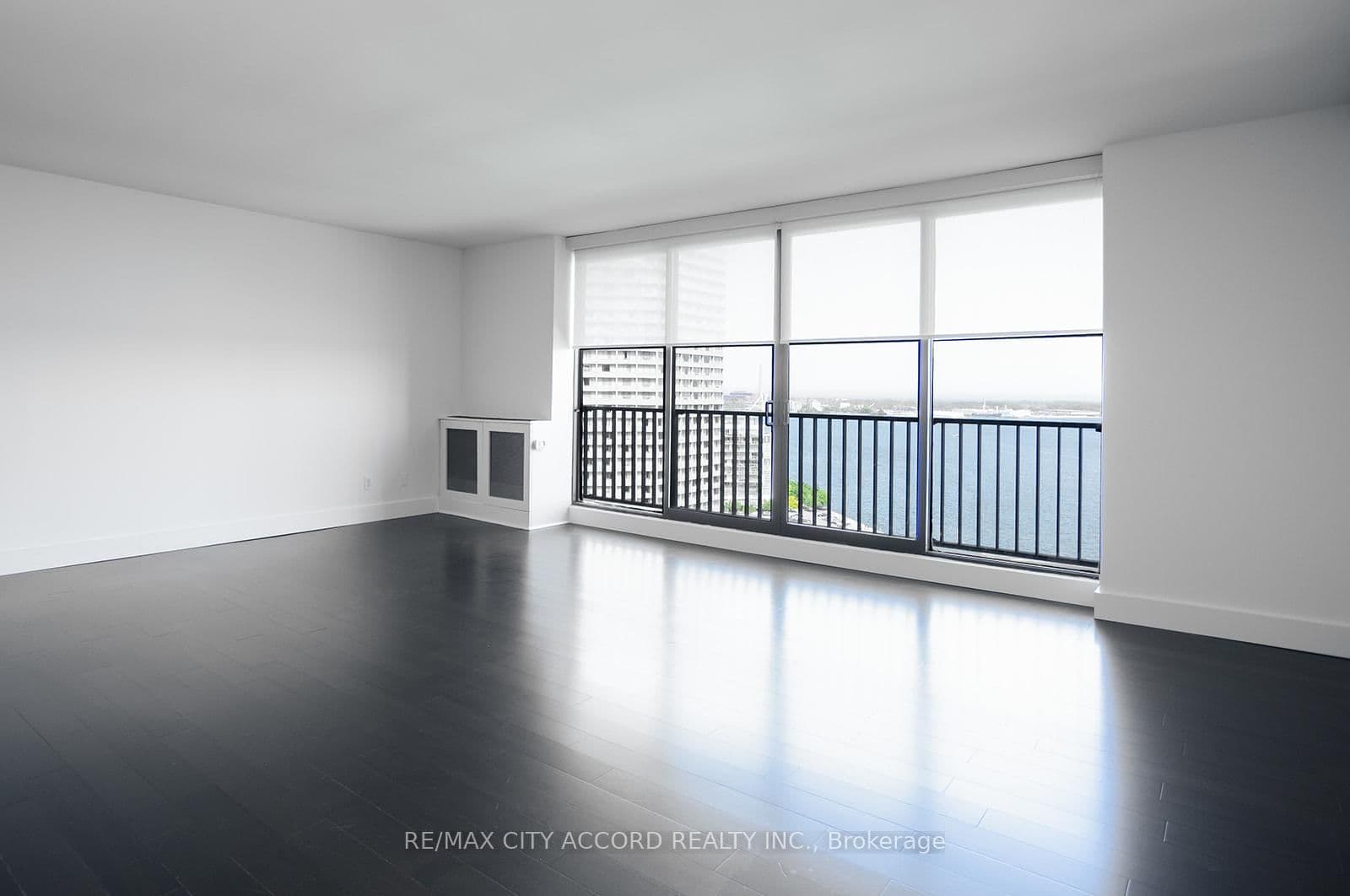 33 Harbour Square, Unit 2018 thumbnail 11