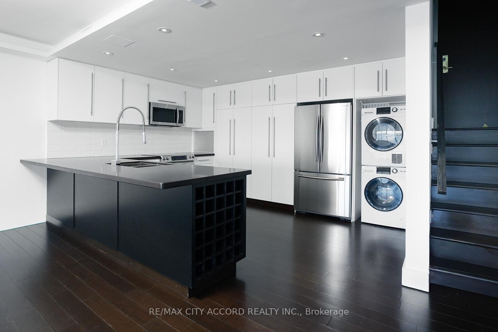 33 Harbour Square, Unit 2018 thumbnail 13