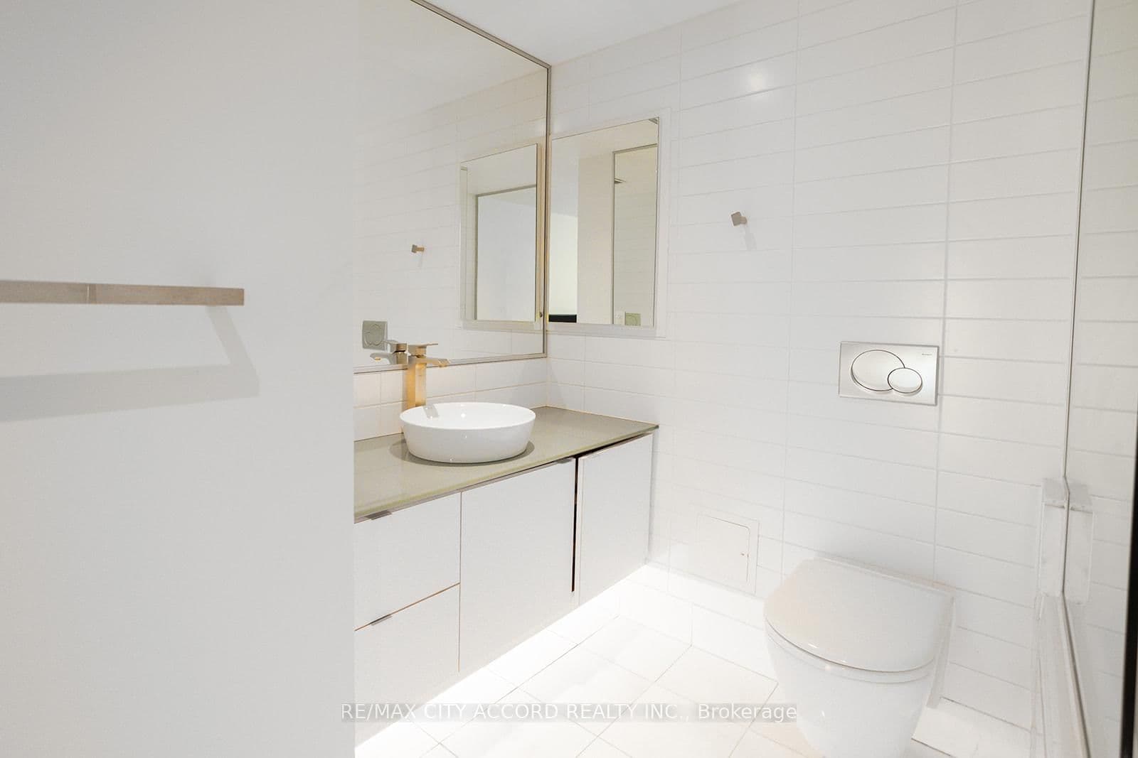 33 Harbour Square, Unit 2018 thumbnail 18