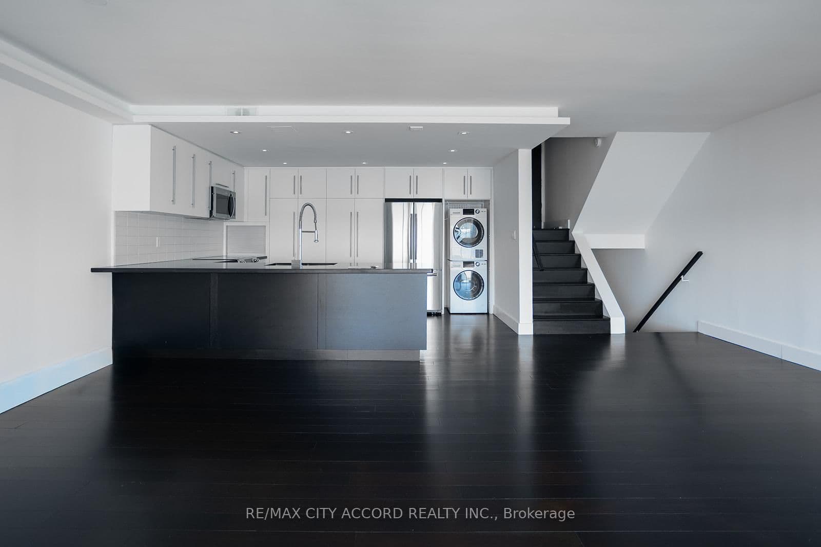 33 Harbour Square, Unit 2018 thumbnail 8