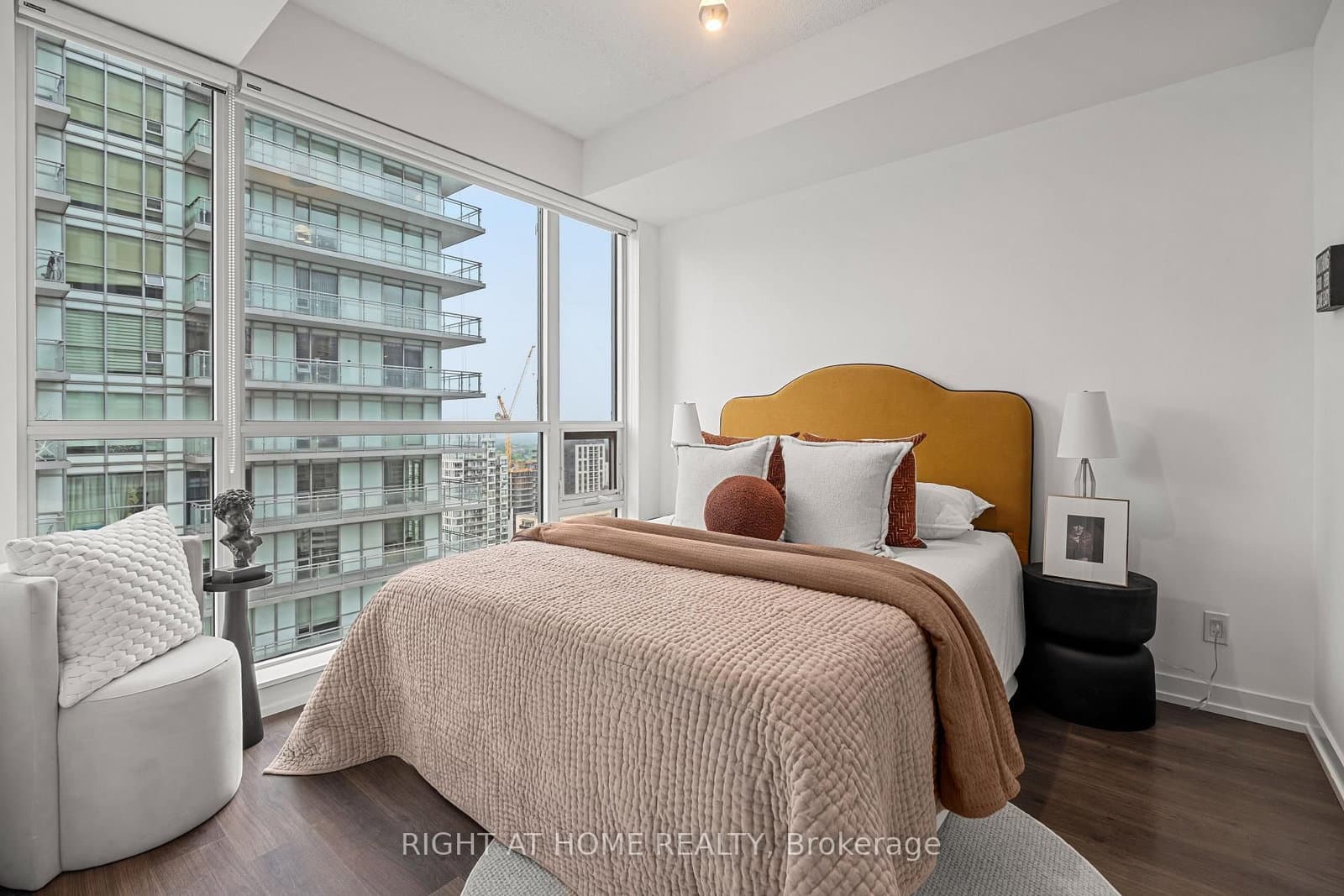 89 Dunfield Avenue, Unit 2306 thumbnail 13