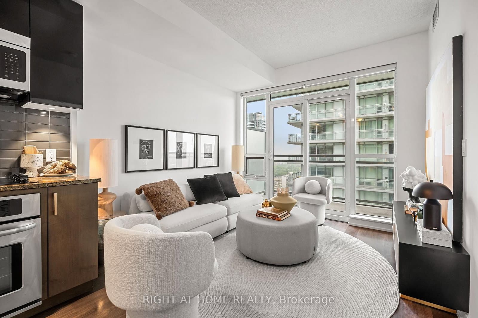89 Dunfield Avenue, Unit 2306 thumbnail 4