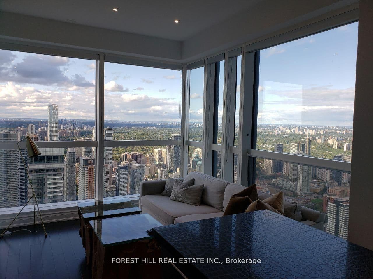388 Yonge Street, Unit 7401 thumbnail 8