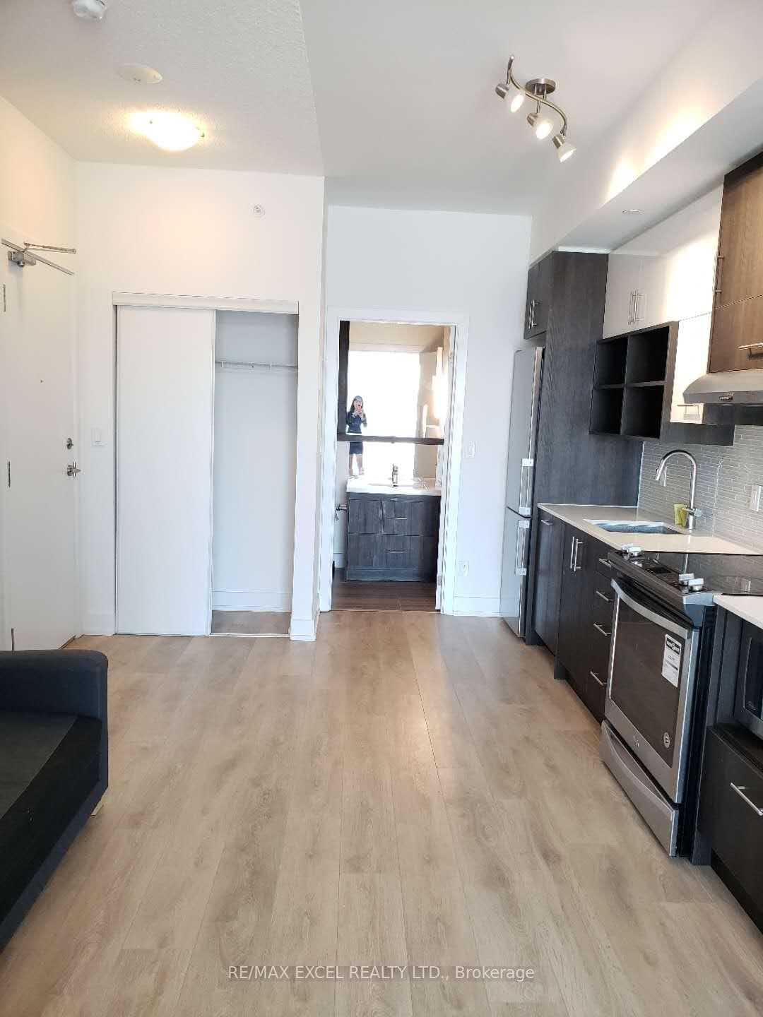 150 Fairview Mall Drive, Unit 212 thumbnail 10