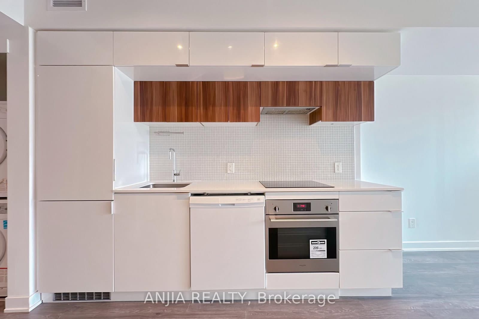 185 Roehampton Avenue, Unit 312 thumbnail 12