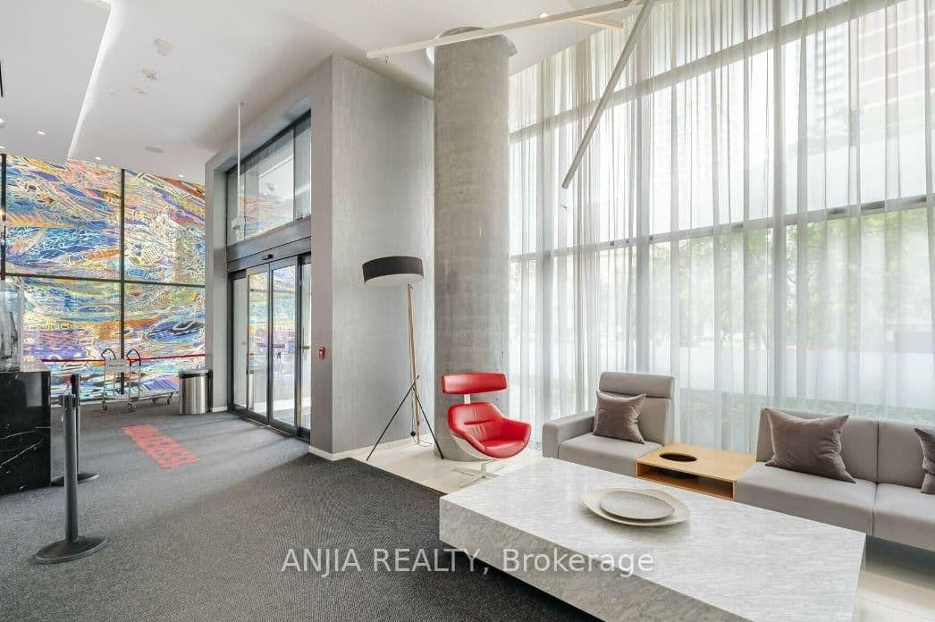 185 Roehampton Avenue, Unit 312 thumbnail 3