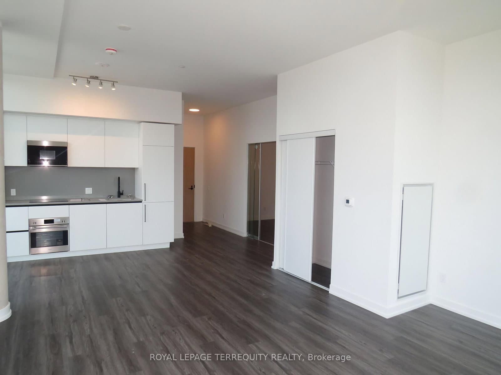 35 Parliament Street, Unit 3304 thumbnail 12