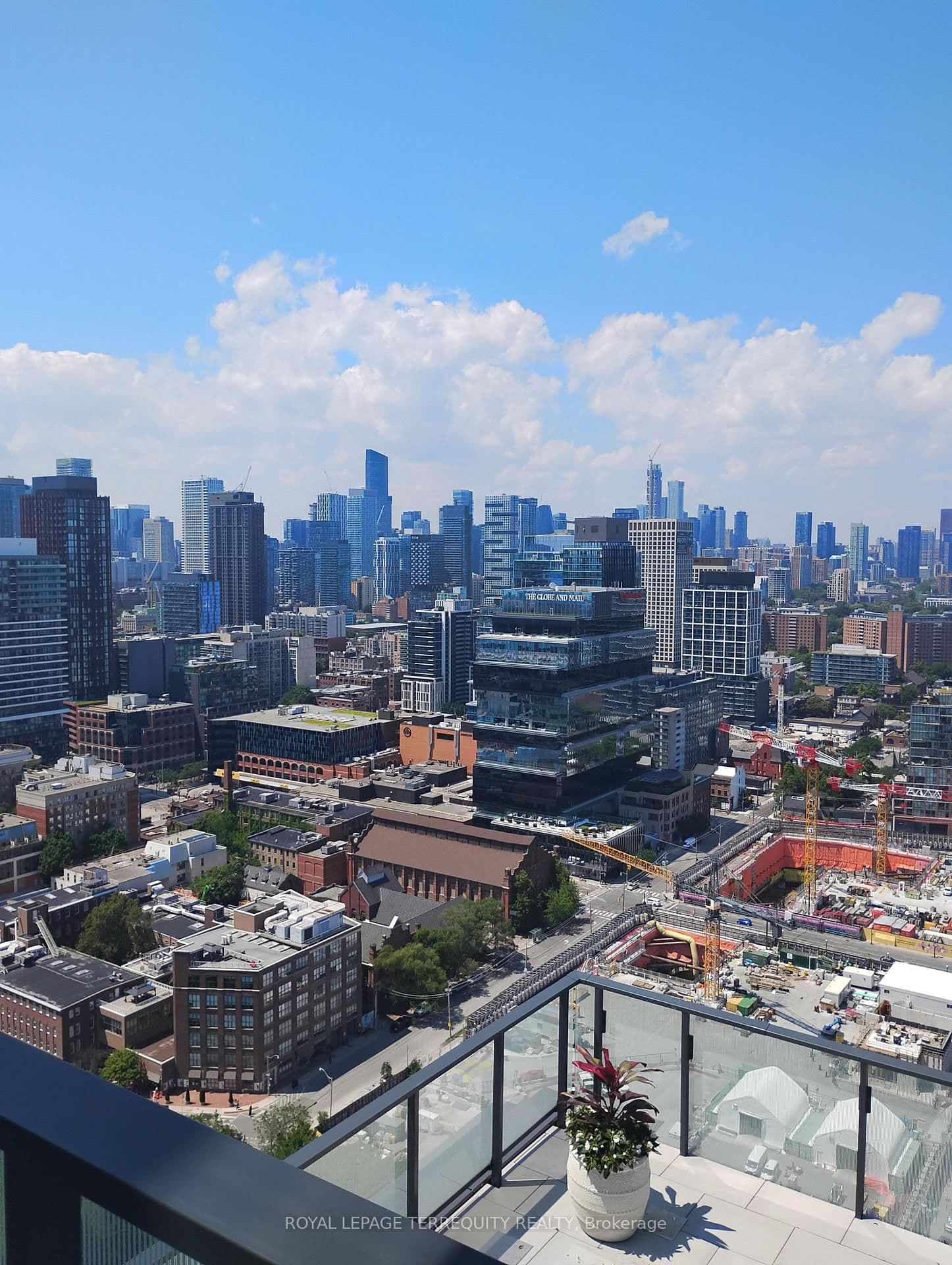 35 Parliament Street, Unit 3304 thumbnail 27