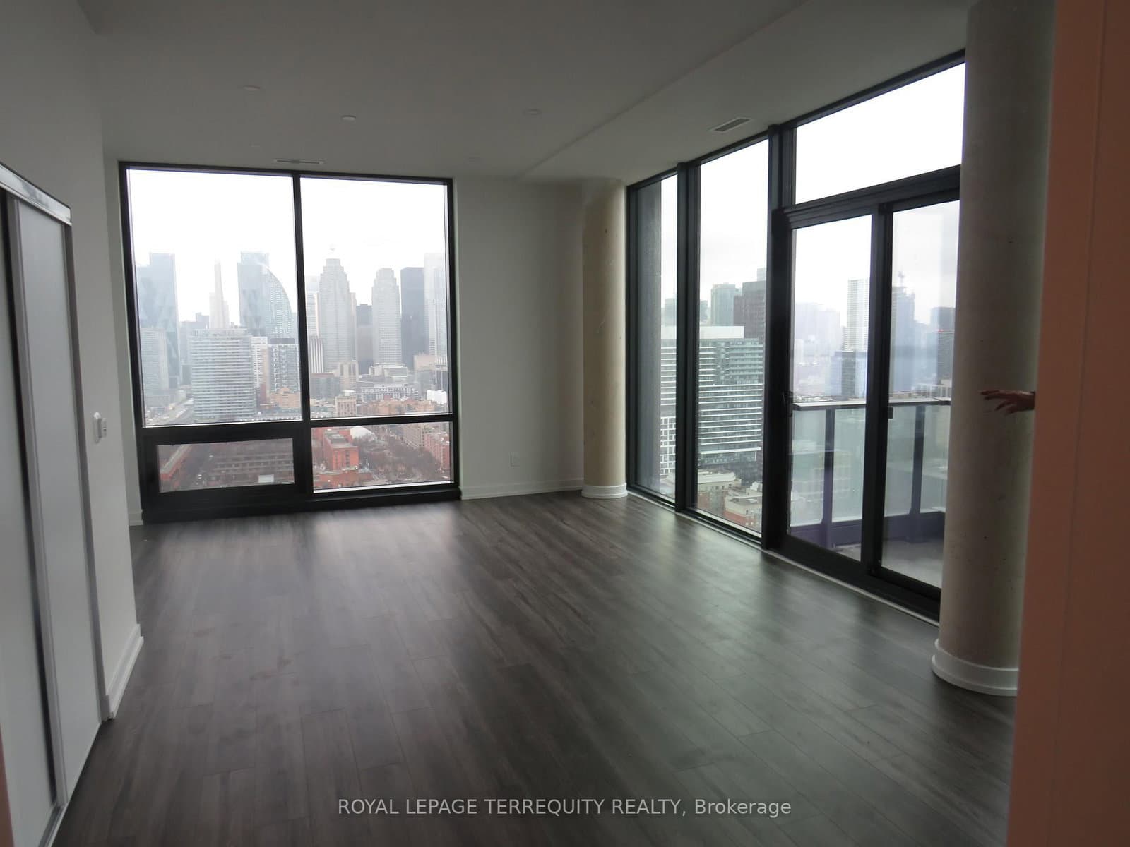 35 Parliament Street, Unit 3304 thumbnail 3
