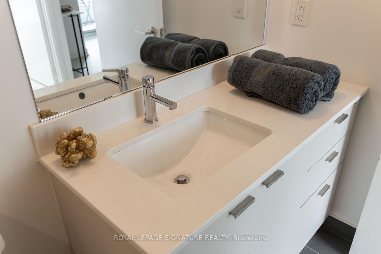 576 Front Street W, Unit 806E thumbnail 24